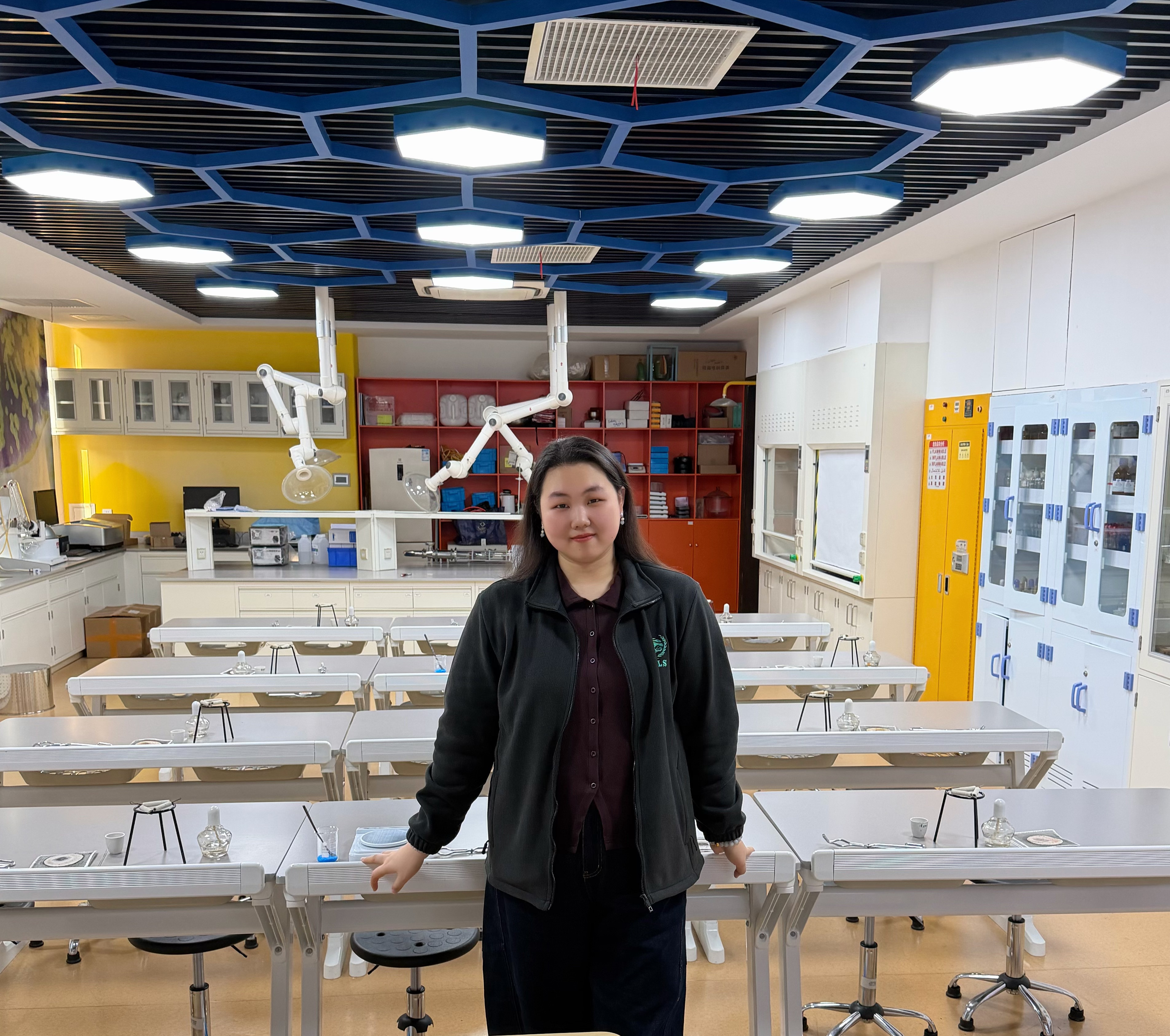 An image of Haorui Li in her lab.
