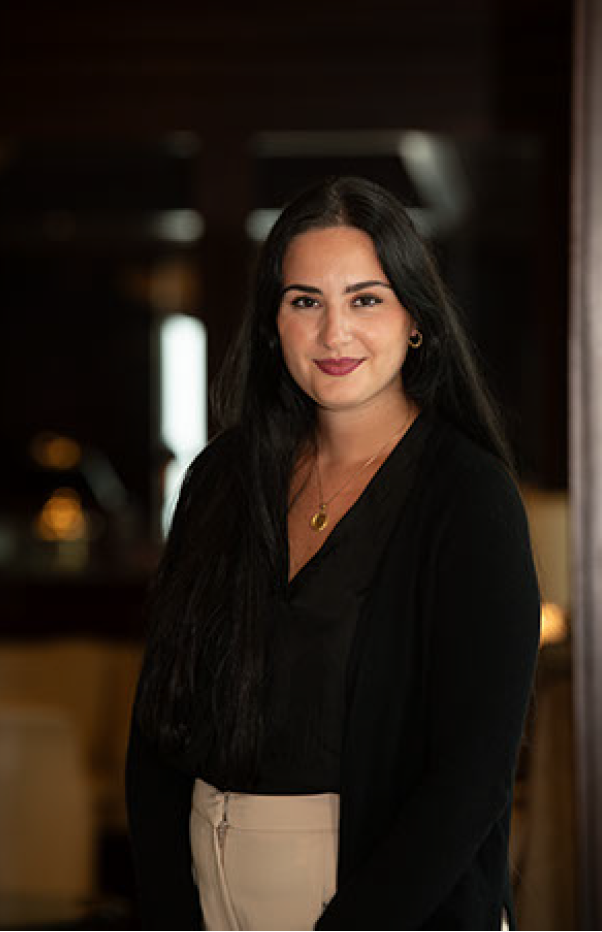 An image of Saranda smiling.